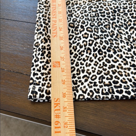 J. Crew Tall high-rise kickout jean with sailor pockets in leopard print Size 28 - Picture 6 of 13